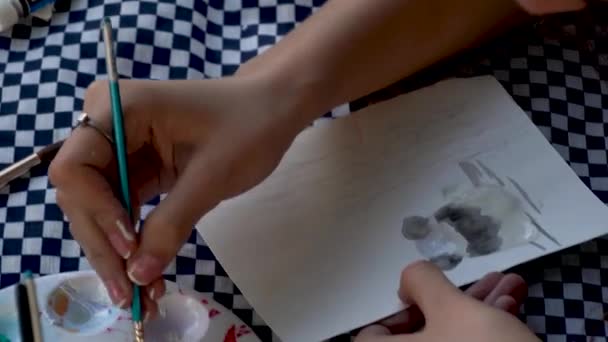 Tânără Femeie Frumoasă Desenând Pictură Aer Liber Artist Talentat Lângă — Videoclip de stoc