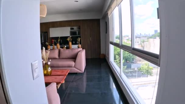 Vista Uma Piscina Apartamento Uma Torre Vista Edifícios Árvores Palmeiras — Vídeo de Stock