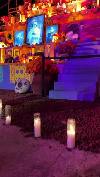 Altares Muertos Cultura Mexicana Por Noche Con Velas Encendidas Velas — Vídeo de stock