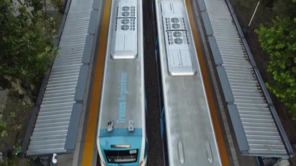 Pociągi Przyjeżdżające Wyjeżdżające Stację Villa Urquiza Buenos Aires — Wideo stockowe