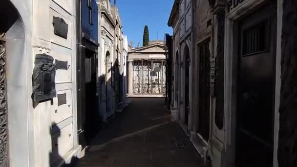 Spaziergang Zwischen Den Gewölben Des Friedhofs Von Recoleta Buenos Aires — Stockvideo