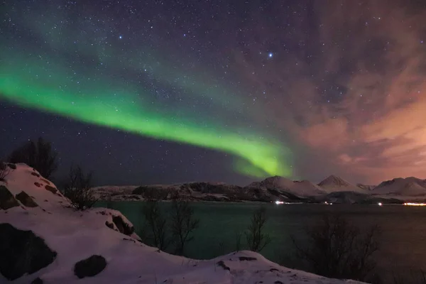 노르웨이와 피오르드의 북극광 — 스톡 사진