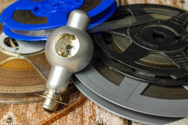 Eski projektör lamba ve sinema filmleri.