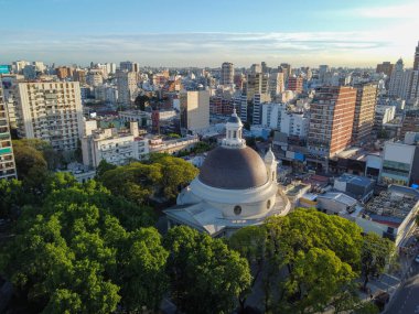 Buenos Aires 'teki Barrancas de Belgrano mahallesinde ve kilisenin etrafında