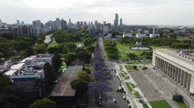 Buenos Aires 'teki Avenida del Libertador' da...