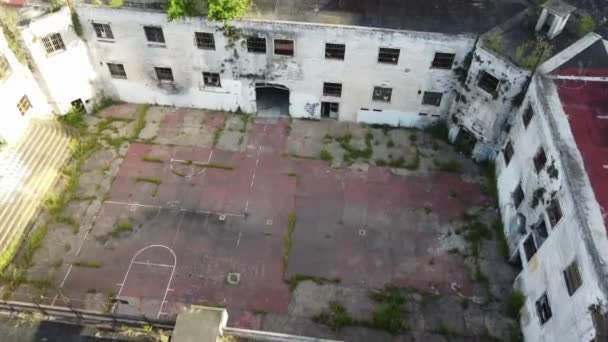 废弃Carcel Caseros牢房的高墙和窗户 — 图库视频影像