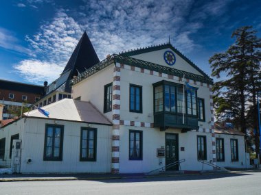 Güneşli bir günde Ushuaia şehrinde Tierra del Fuego, Malvinas ve Antarktika 'nın eski Hükümet Evi