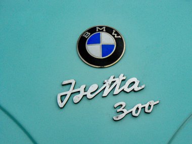 BMW Isetta 300 mikro araba klasik antika koleksiyoncusu arabası açık mavi renkli