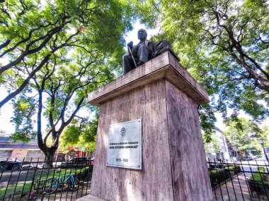 Buenos Aires banliyölerinin kurucusu Esteban Adrogue 'un heykeli