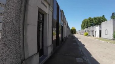 San Antonio de Padua 'daki halk mezarlığındaki kasalar.