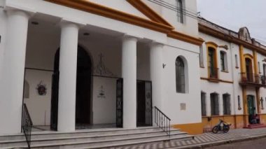 Chascomus 'taki Merhametli Meryem Kilisesi' nin cephesi.