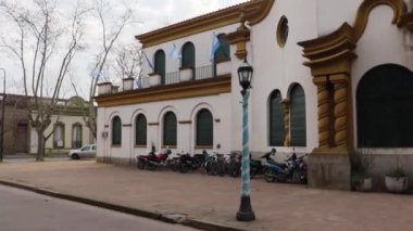 Chascomus şehrinin belediye sarayı 1930 'larda Salamone tarafından tasarlanmıştır.