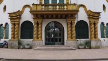 Chascomus kasabasının belediye binasının önünde, tarihi bir yer.