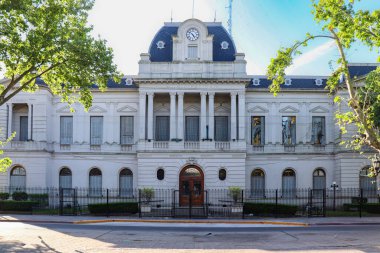 Buenos Aires 'teki Zarate Belediye Binası cephesi ana meydana bakıyor.