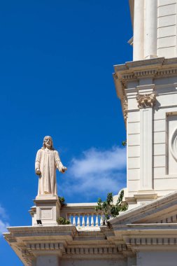 Aziz Peter 'ın heykeli, Arjantin, Corrientes' teki Meryem Ana Kilisesi cephesinde. Bu tarihi başkent binasının dini mirasının ve sanatsal zenginliğinin bir kanıtı..