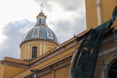 San Miguel de Tucuman, Arjantin 'deki tarihi Santo Domingo Manastırı' nın kubbesi şu anki restorasyonunun iskelesini gösteriyor. İnancın ve mirasın yenilenmesinin bir sembolü.