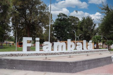 Ana meydandaki beyaz, üç boyutlu 