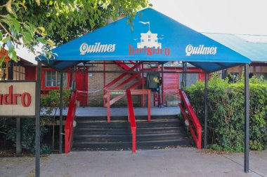 San Isidro, Zona Norte GBA, Buenos Aires 'teki tarihi Barisidro Restoranı ve Bar' ın terk edilmiş ahşap merdivenleri yakında yıkılacak yıkımı bekliyor. Rio de la Plata 'ya bakan yazların ve toplantıların sembolü..