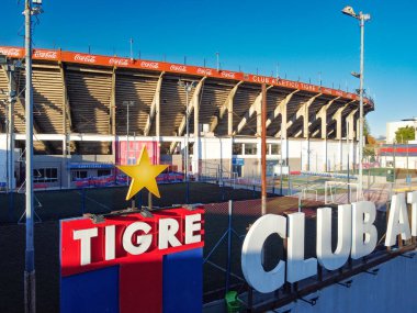 Hava manzarası Victoria, Buenos Aires 'te öğleden sonra saatlerinde yıkandı. Club Atletico Tigre' den Estadio Jose Dellagiovanna 'nın yüzyıllık mirasını yaydığı yerde..