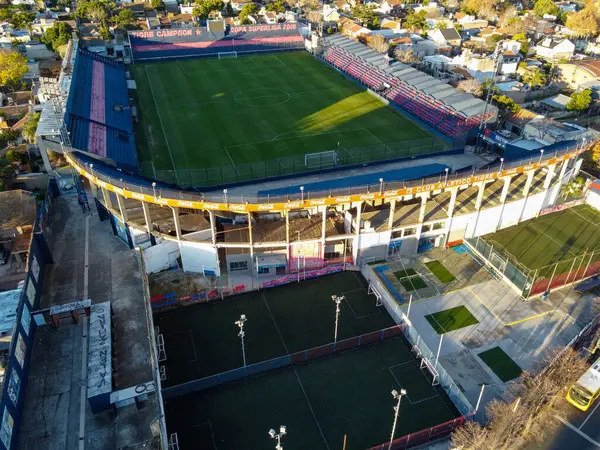 Estadio Jose Dellagiovanna 'nın dikey hava görüntüsü Victoria, Buenos Aires' teki Club Atletico Tigre 'ye ev sahipliği yapıyor.