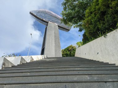 Simalungun, Endonezya, Aralık 2022 - Tigaras Limanı 'ndaki KM Sinar Anıtı geminin Toba Gölü' nde batışı anısına