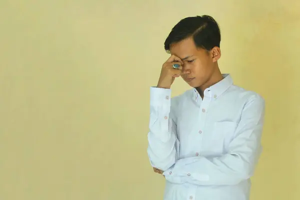 Das Verwirrte Gestresste Und Enttäuschte Gesicht Der Asiatischen Jugend Weiß — Stockfoto