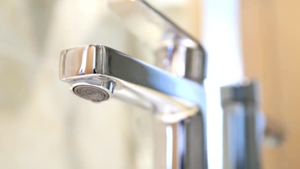 Close Kitchen Faucet Still Open Dripping Water — Stock Video