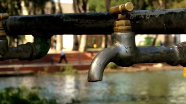 Wasser Flüssigkeit Spritzwasser Tropfen Flow Hintergrund Nahaufnahme Industrielle Abwässer — Stockvideo