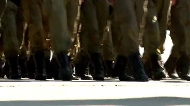 Militaire Kadetten Marcheren Leger Soldaten Marcheren Militaire Parade Krachten Uniform — Stockvideo