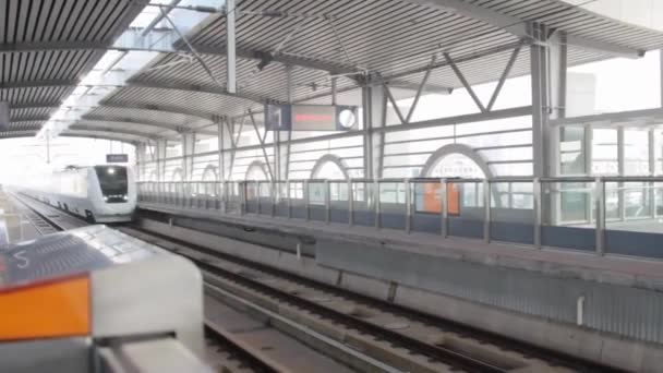 Paysage Vue Dessus Diurne Des Gares Ferroviaires Dans Rue Ville — Video