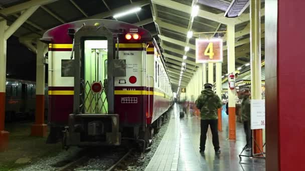 Manzara Metroda Treni Bekleyen Insanlar Metro Yolculuğu Işe Giden Banliyö — Stok video