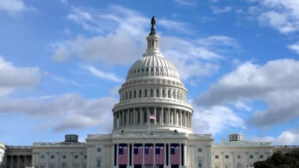米国議会の朝の家のワシントンDcにある米国議会議事堂の建物と米国連邦政府の立法府の席 — ストック動画