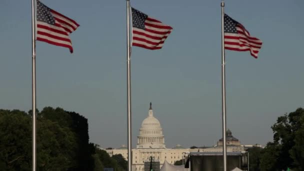 Capitol Building Washington Med Viftande Flagga För Bakgrund Och Usa — Stockvideo