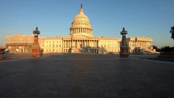 Capitólio Edifício Washington Com Bandeira Acenando Para Fundo Estados Unidos — Vídeo de Stock