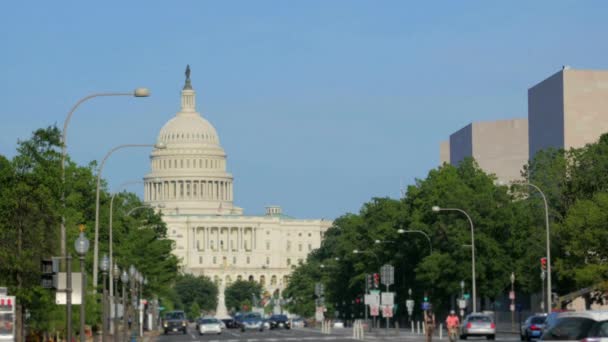 Kapitol Gebäude Washington Vereinigte Staaten Mit Hauptstraßen Autos Und Fußgängerzonen — Stockvideo