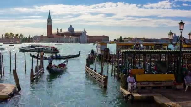 Belo Canal Veneza Itália Barco Água Construir Marco Panorâmico Vista — Vídeo de Stock