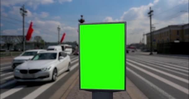 Comercial Media Chroma Cartelera Con Una Pantalla Verde Calle Ciudad — Vídeo de stock