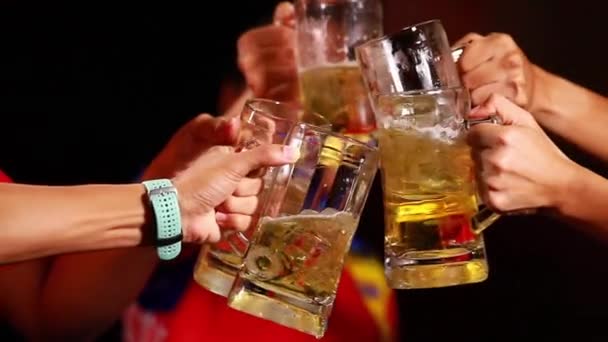 Dricka Party Clink Rostning Med Inomhus Fest Kul Tillsammans Dricka — Stockvideo