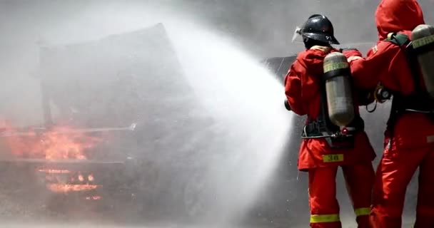 Tfaiyeciler Yangını Birlikte Söndürüyor Geniş Açılı Güvenlik Görevi Için Kullanıyor — Stok video