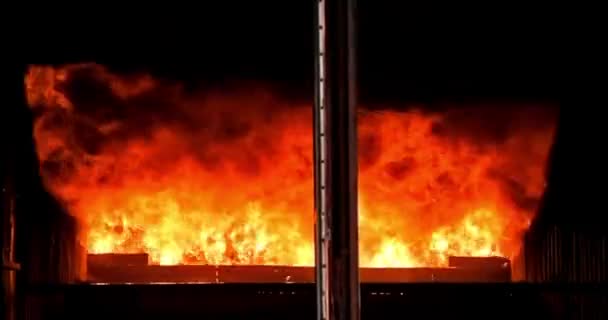 Strażak Pracy Gorący Dym Awaryjne Uszkodzenia Płomienie Ratownicze Niebezpieczeństwo Palić — Wideo stockowe