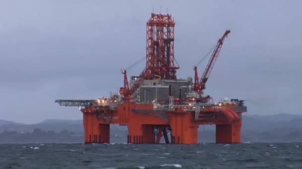 Εξέδρες Άντλησης Πετρελαίου Θάλασσα Βιομηχανική Μονάδα Διυλιστηρίων Πετρέλαιο Και Αέριο — Αρχείο Βίντεο