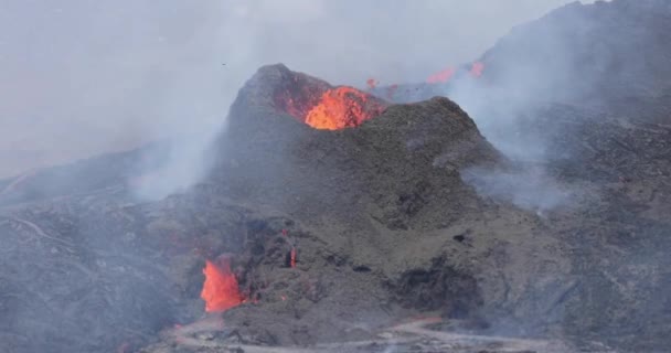 Erupção Vulcânica Lava Quente Magma Cratera Fumaça Vulcão Atividade Viagem — Vídeo de Stock