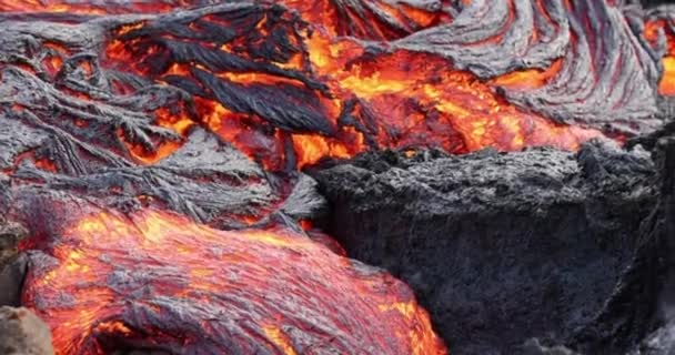 Lava Fundida Movimiento Primer Plano Magma Flujo Naturaleza Montaña Volcán — Vídeos de Stock