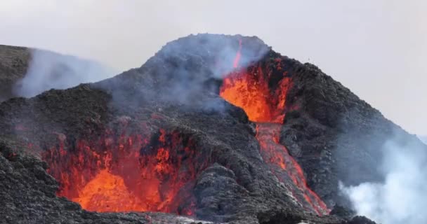 Lava Caliente Salpicada Hacia Arriba Parque Nacional Hawaii Montaña Volcánica — Vídeos de Stock