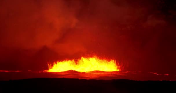 Nahaufnahme Lava Spritzte Vulkanischen Filmhintergrund Hinauf — Stockvideo