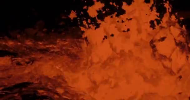 Close Lava Spetterde Omhoog Vulkanische Filmische Beelden Achtergrond — Stockvideo