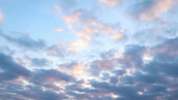 暗い空の雲の背景の動き壮大な曇りの嵐熱帯時間経過地球温暖化の概念暗い — ストック動画