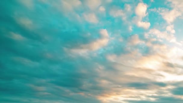 Zachód Słońca Żółtym Niebie Chmurami Timelapse Duży Jasny Krajobraz Vibrant — Wideo stockowe