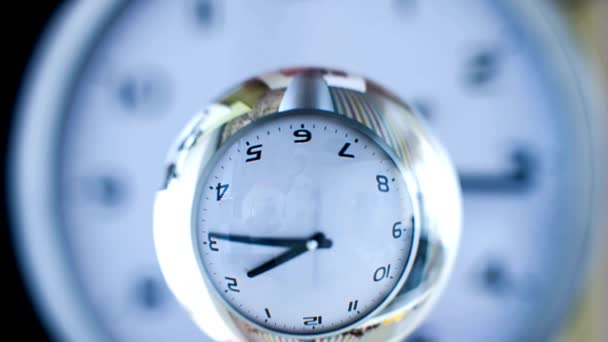 Luksusowy Zegarek Szkle Powiększającym Czas Ucieka Kontekście Zarządzania Kryzysowego — Wideo stockowe