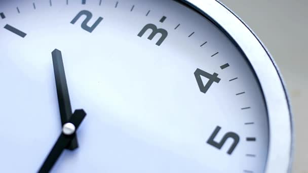 Час Спливав Годиннику Показуючи Таймлапс Часу Годинником Фоні Класичного Годинника — стокове відео